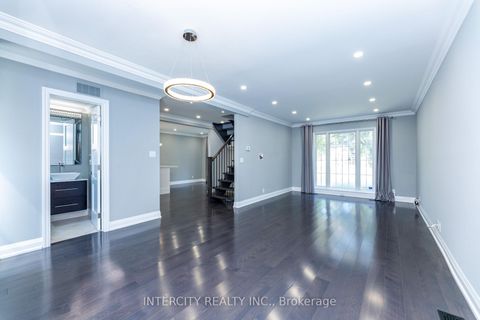 Photo 17 at 19 Marowyne Drive, Don Valley Village, Toronto