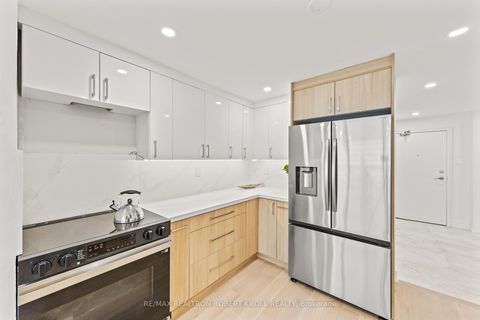 Photo 21 at 210 - 7300 Yonge Street, Yorkhill, Vaughan