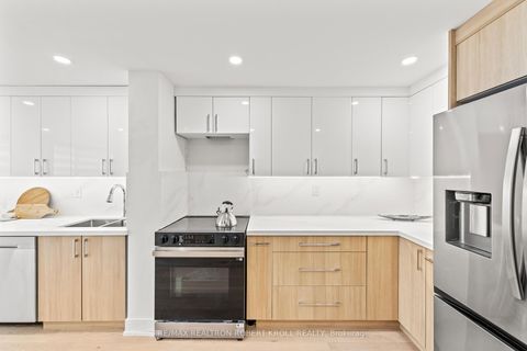 Photo 22 at 210 - 7300 Yonge Street, Yorkhill, Vaughan