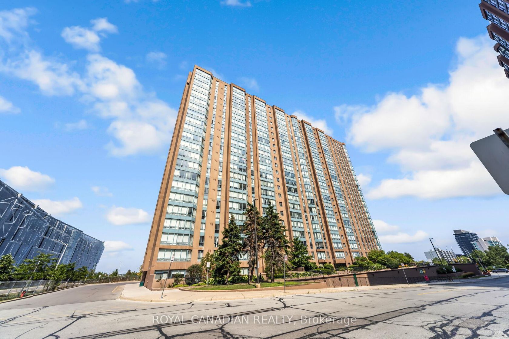 1904 - 115 Hillcrest Avenue, Cooksville, Mississauga by Loree Meneguzzi Real Estate 1904 - 115 Hillcrest Avenue, Cooksville, Mississauga