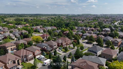 Photo 1 at 8 Pine Hollow Crescent, Maple, Vaughan