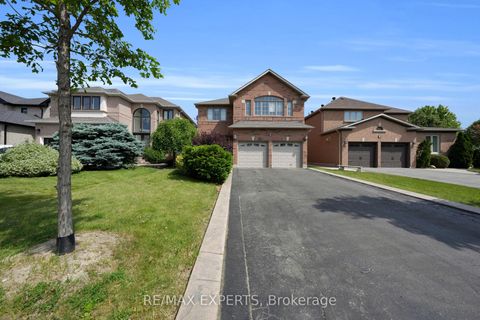 Photo 5 at 8 Pine Hollow Crescent, Maple, Vaughan