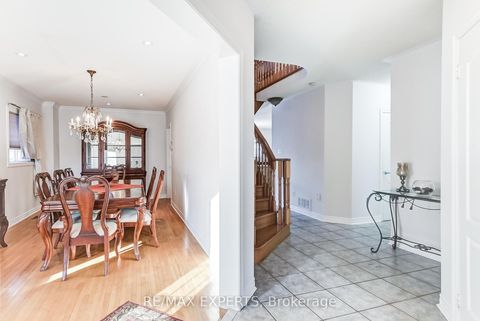 Photo 8 at 8 Pine Hollow Crescent, Maple, Vaughan
