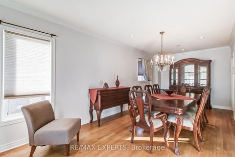 Photo 9 at 8 Pine Hollow Crescent, Maple, Vaughan