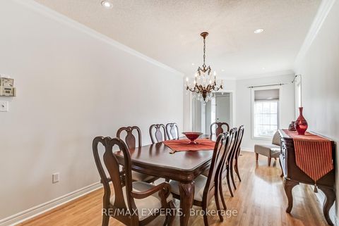 Photo 10 at 8 Pine Hollow Crescent, Maple, Vaughan