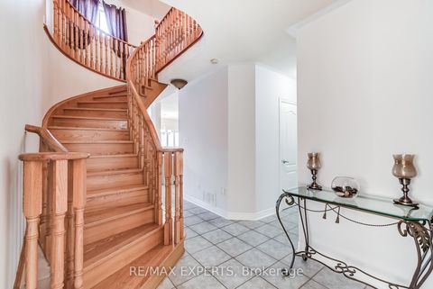 Photo 11 at 8 Pine Hollow Crescent, Maple, Vaughan