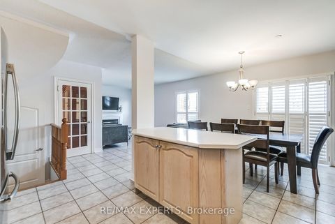 Photo 16 at 8 Pine Hollow Crescent, Maple, Vaughan