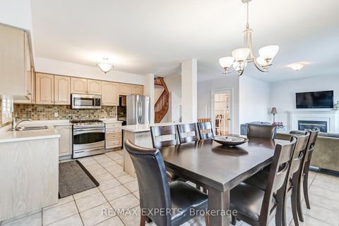 Photo 18 at 8 Pine Hollow Crescent, Maple, Vaughan