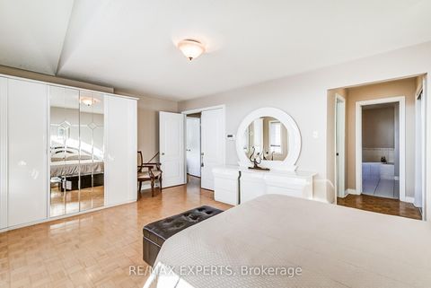 Photo 25 at 8 Pine Hollow Crescent, Maple, Vaughan