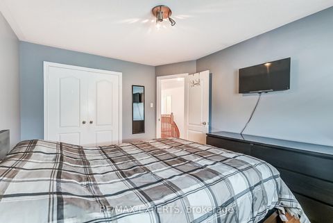 Photo 28 at 8 Pine Hollow Crescent, Maple, Vaughan