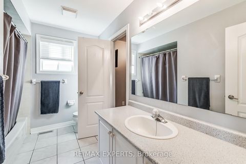 Photo 30 at 8 Pine Hollow Crescent, Maple, Vaughan
