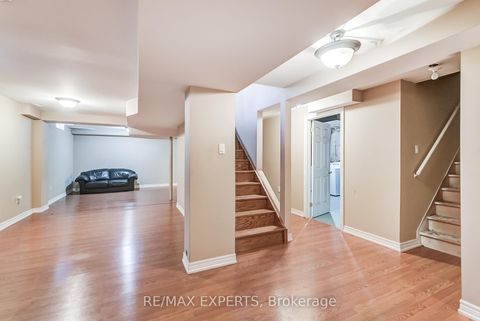 Photo 33 at 8 Pine Hollow Crescent, Maple, Vaughan