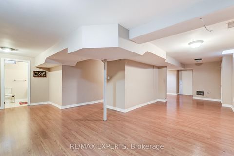 Photo 36 at 8 Pine Hollow Crescent, Maple, Vaughan