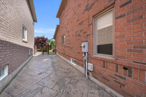 Photo 38 at 8 Pine Hollow Crescent, Maple, Vaughan