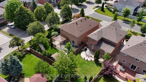 Photo 43 at 8 Pine Hollow Crescent, Maple, Vaughan
