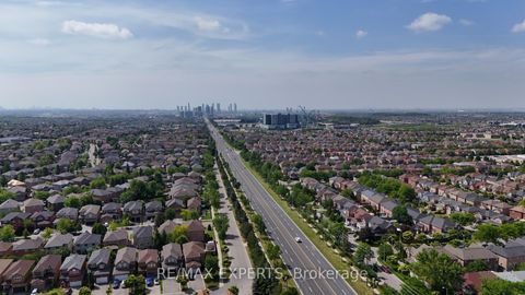 Photo 44 at 8 Pine Hollow Crescent, Maple, Vaughan