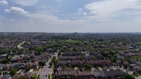Photo 45 at 8 Pine Hollow Crescent, Maple, Vaughan