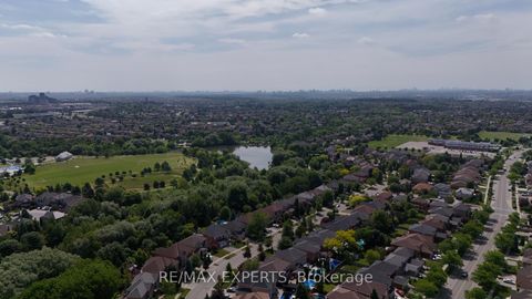 Photo 49 at 8 Pine Hollow Crescent, Maple, Vaughan