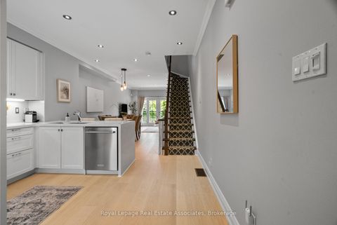 Photo 4 at 8 - 1 Baxter Street, Moore Park, Toronto