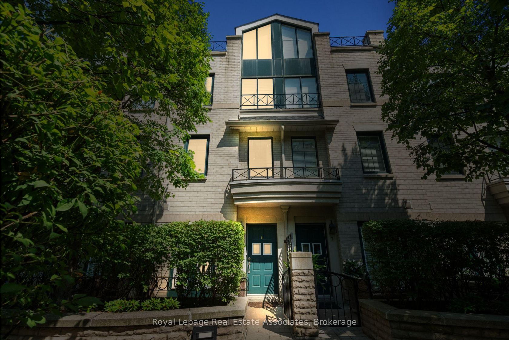 8 - 1 Baxter Street, Moore Park, Toronto 