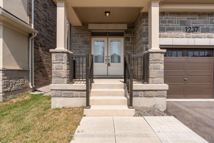 Photo 3 at 1237 Trudeau Drive, BW Bowes, Milton