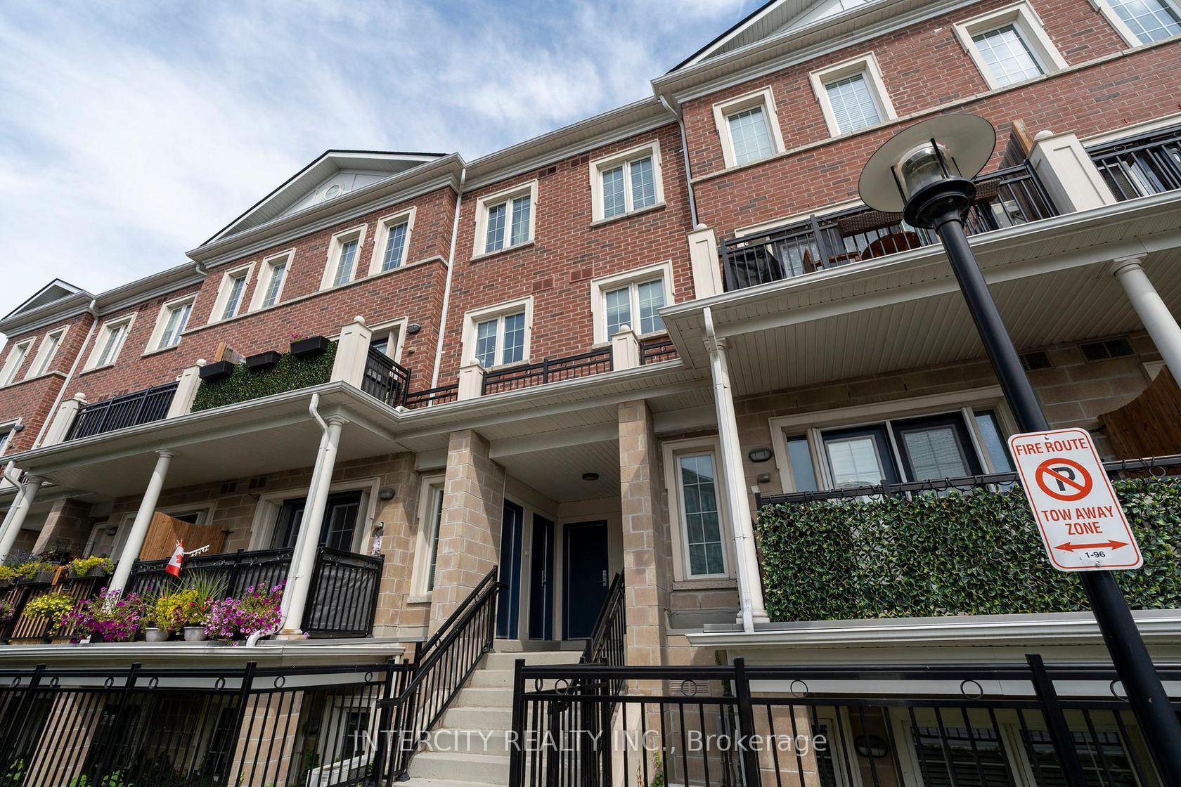 E-16 - 26 Bruce Street, East Woodbridge, Vaughan 