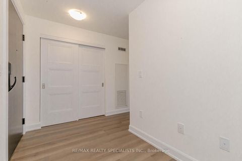 Photo 12 at 726 - 3200 William Coltson Avenue, JM Joshua Meadows, Oakville