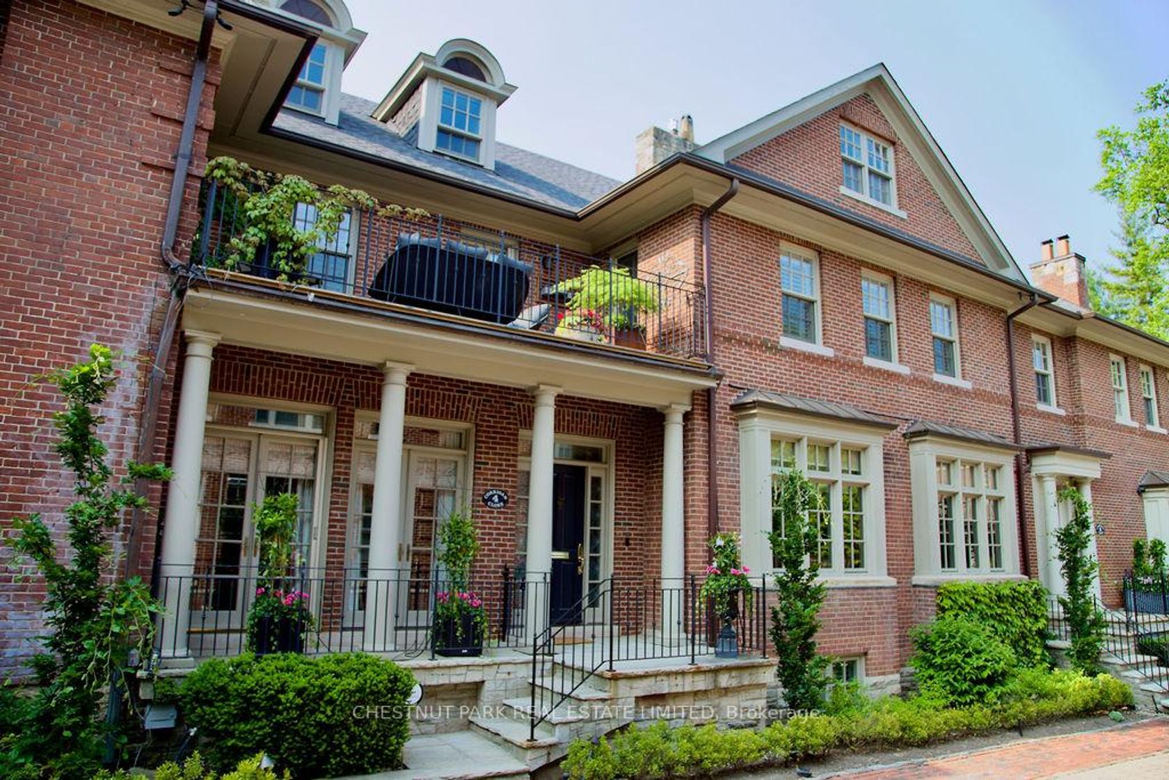 4 Corrigan Close, Moore Park, Toronto 