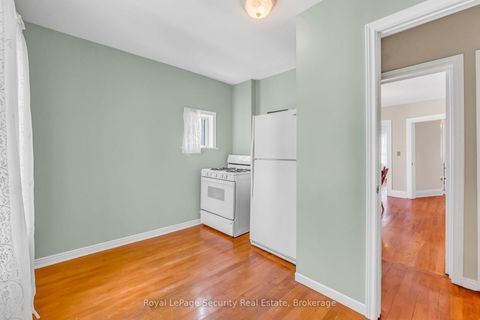 Photo 11 at 427 Glenholme Avenue, Oakwood Village, Toronto