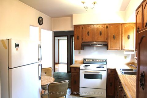 Photo 8 at 5 Twentieth Street, Long Branch, Toronto