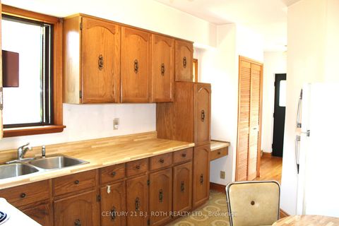 Photo 9 at 5 Twentieth Street, Long Branch, Toronto