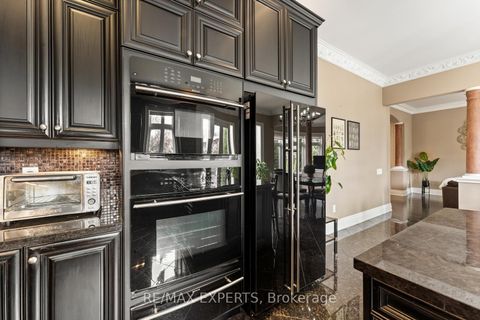 Photo 20 at 21 Rainbow's End, Kleinburg, Vaughan