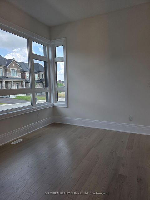 Photo 7 at 32 Seraville Street, Vellore Village, Vaughan