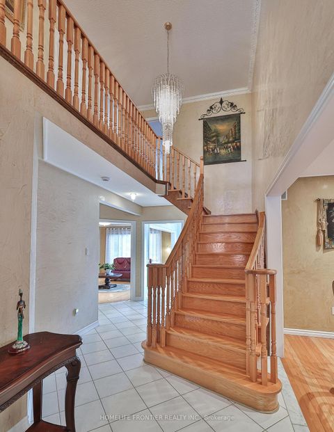 Photo 17 at 110 Red River Crescent, Woodland Hill, Newmarket