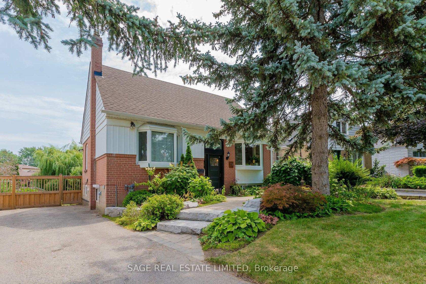19 Twin Pauls Crescent, Maryvale, Toronto 