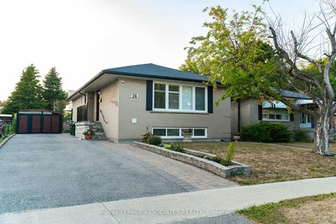 Photo 2 at 24 Hurley Crescent, Bendale, Toronto