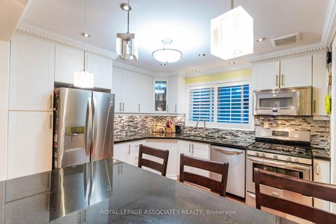 Photo 3 at 24 Hurley Crescent, Bendale, Toronto