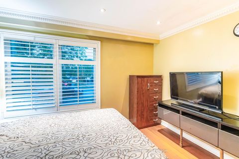 Photo 6 at 24 Hurley Crescent, Bendale, Toronto