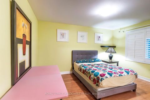 Photo 10 at 24 Hurley Crescent, Bendale, Toronto