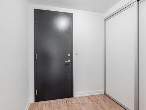 Photo 2 at 314 - 377 Madison Avenue, Casa Loma, Toronto