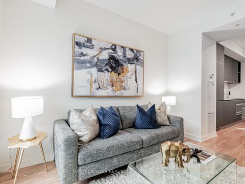 Photo 13 at 314 - 377 Madison Avenue, Casa Loma, Toronto
