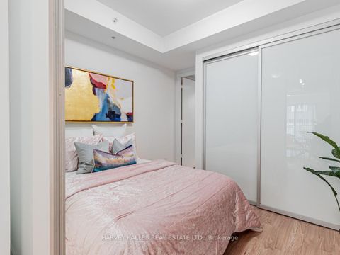 Photo 15 at 314 - 377 Madison Avenue, Casa Loma, Toronto