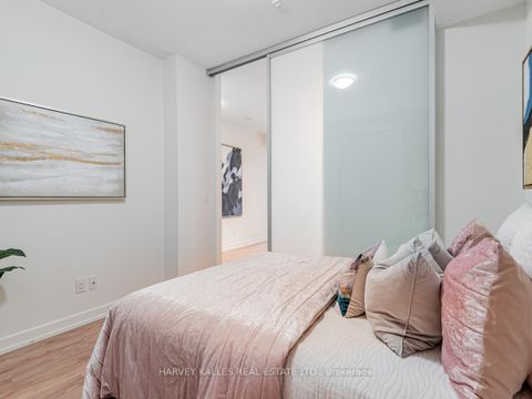 Photo 17 at 314 - 377 Madison Avenue, Casa Loma, Toronto