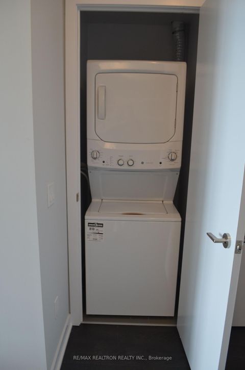 Photo 9 at 5404 - 2221 Yonge Street, Mount Pleasant West, Toronto