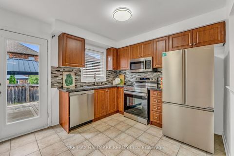 Photo 12 at 52 Muscadel Road, Vellore Village, Vaughan