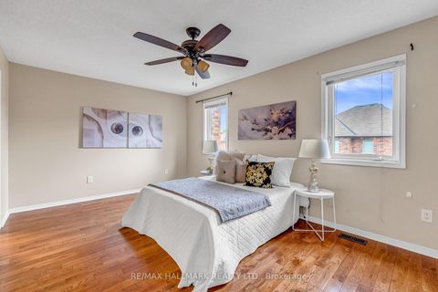 Photo 24 at 52 Muscadel Road, Vellore Village, Vaughan