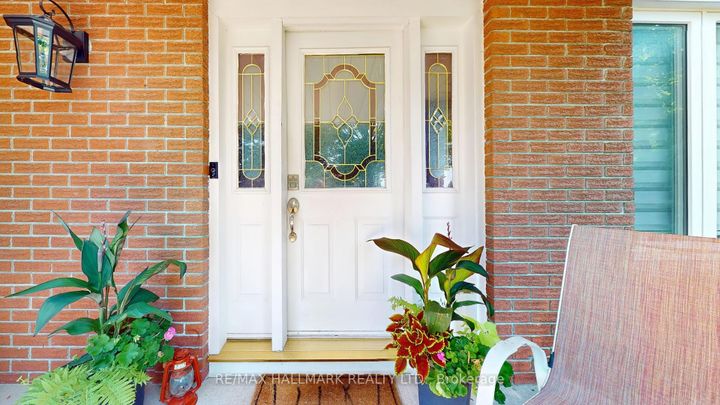 Photo 4 at 249 Kensington Crescent, Centennial, Oshawa