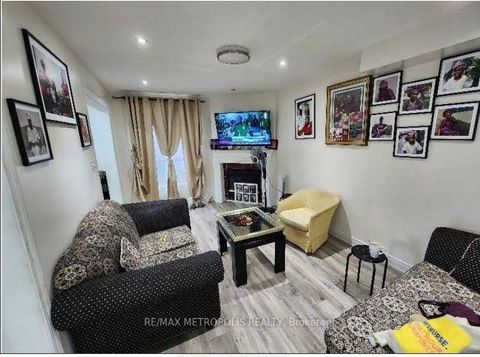 Photo 2 at 18 Acme Crescent, The Westway, Toronto