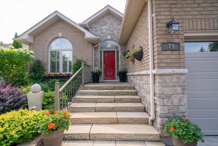 Photo 2 at 79 Gardiner Drive, Bradford, Bradford West Gwillimbury
