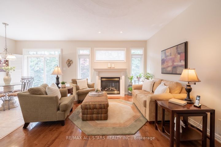 Photo 10 at 79 Gardiner Drive, Bradford, Bradford West Gwillimbury